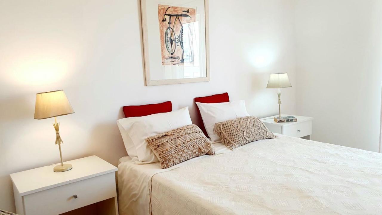 Quarteira Beach Vacation: 2Br Steps To The Sand Buitenkant foto
